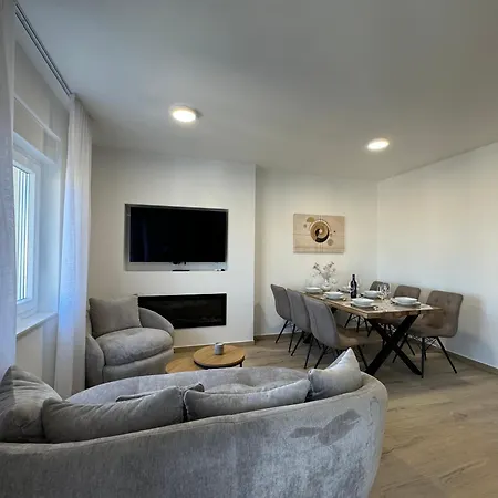Anita Apartment Split