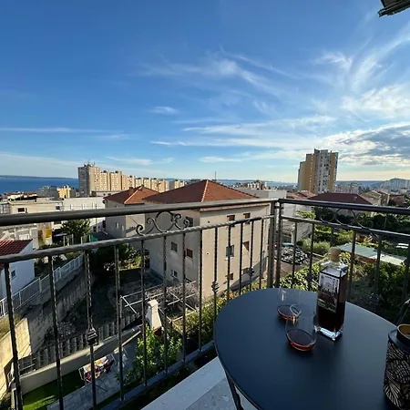 Anita Apartment Split